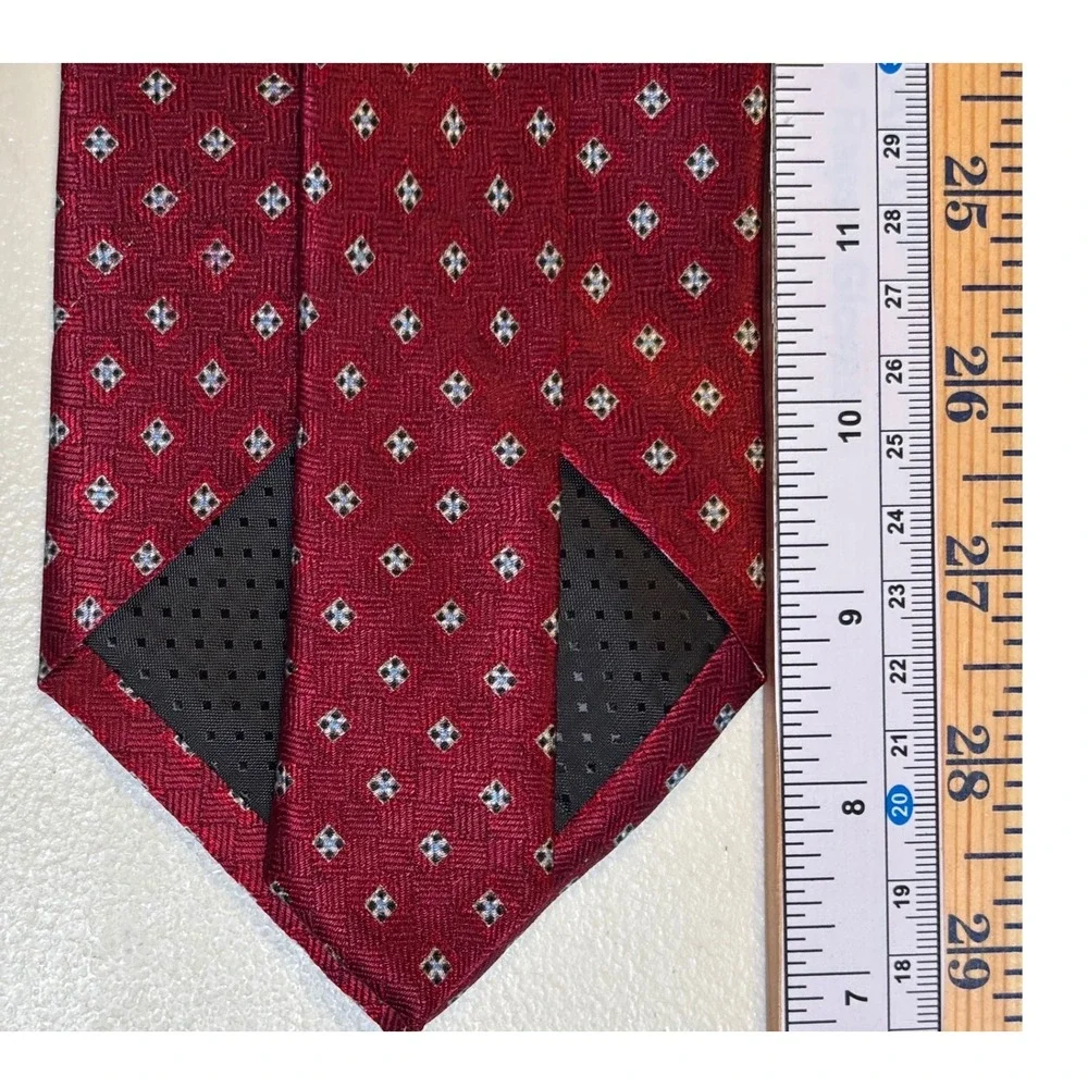 BILLBLASS Mens‎ Silk Necktie Burgundy Geometric Pattern  Dress Tie Preowned